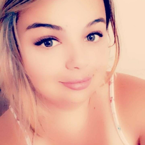 Meet your Posher, Tiff - Picture 2 of 2